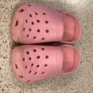 Really cute pink crocs kids
